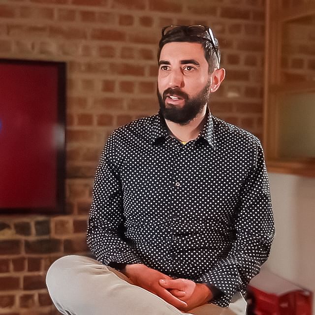 Cédric Menier holding a testimonial