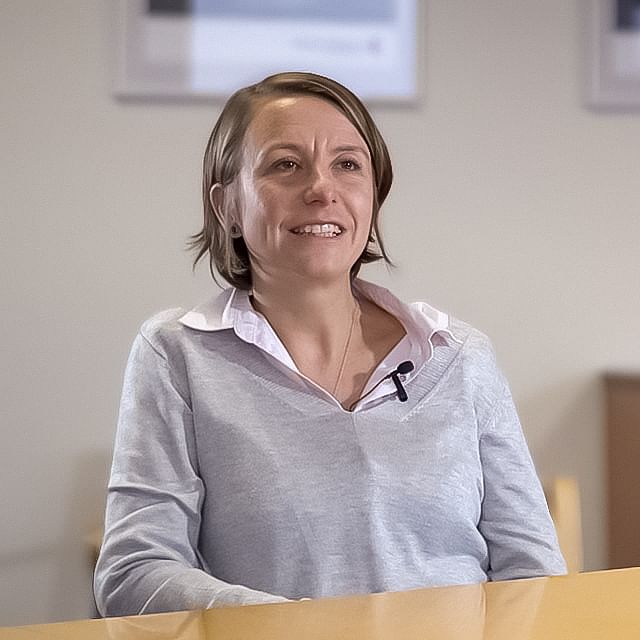 Tiziana d'Olne holding a testimonial